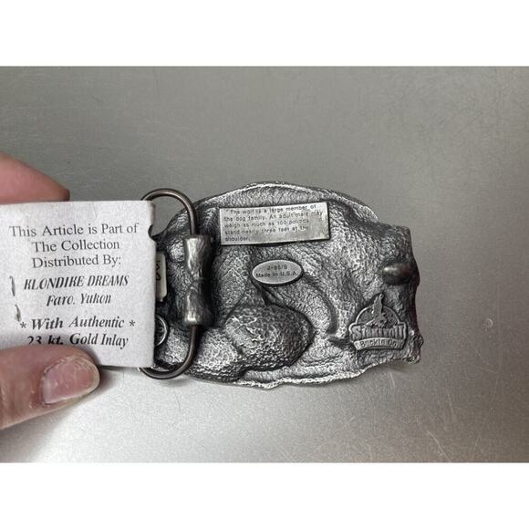VINTAGE Siskiyou Belt Buckle Wolf Howling Full Moon Made In USA 18KT Gold New! - Picture 3 of 6